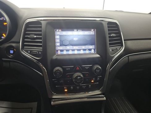 Used 2018 Jeep Grand Cherokee Limited image 27