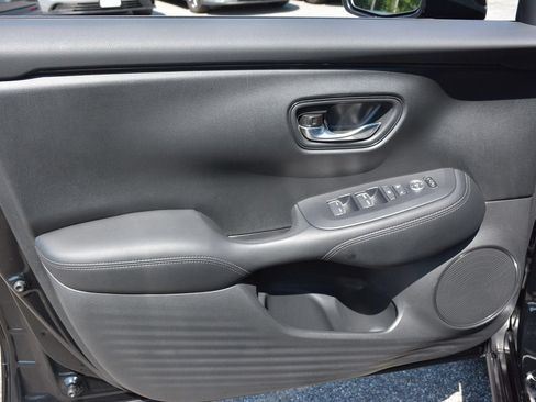 Used 2025 Honda HR-V EX-L image 9