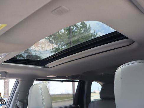 Used 2019 Toyota Highlander XLE FWD image 24