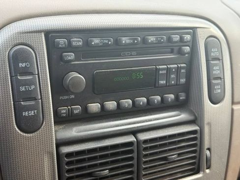 Used 2005 Ford Explorer XLT AWD/4WD image 5