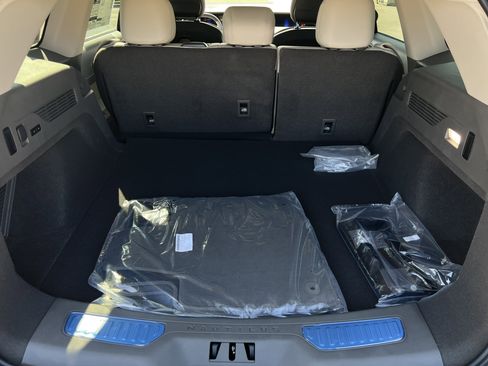 New 2025 Lincoln Nautilus Premier w/ Equipment Group 102A image 29