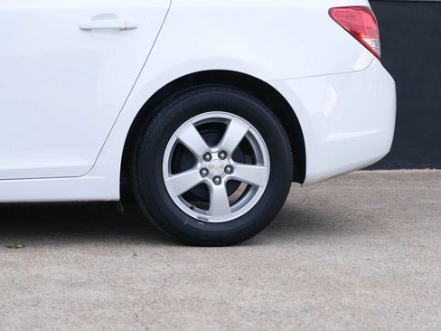 Used 2015 Chevrolet Cruze LT w/ Enhanced Safety Package FWD image 10