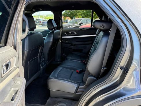 Used 2017 Ford Explorer XLT FWD image 10