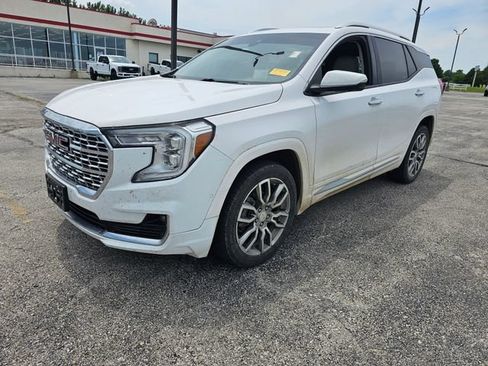 Used 2022 GMC Terrain Denali w/ Denali Premium Package AWD/4WD image 3