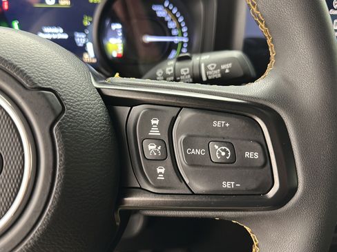 Used 2024 Jeep Wrangler Unlimited AWD/4WD image 18