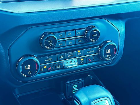 Used 2025 Ford Bronco Outer Banks AWD/4WD image 35