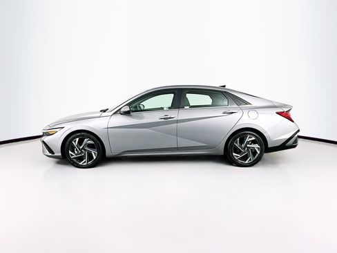 Used 2025 Hyundai Elantra SEL image 4