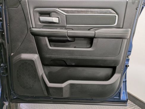 Used 2024 RAM 2500 Big Horn w/ Sport Appearance Package image 27