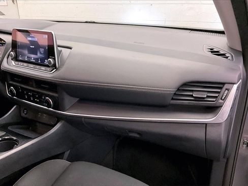 Certified 2025 Nissan Rogue S image 15