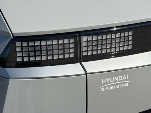 Used 2023 Hyundai Ioniq 5 SEL image 10