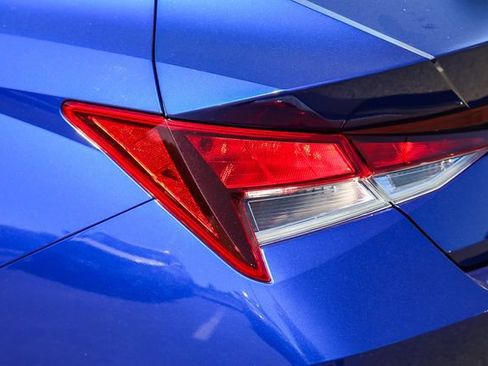 Certified 2023 Hyundai Elantra SE FWD image 10