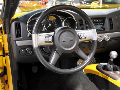 Used 2005 Chevrolet SSR w/ Preferred Equipment Group image 74