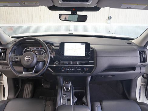 Used 2023 Nissan Pathfinder SL w/ Lighting Package (N92) FWD image 17