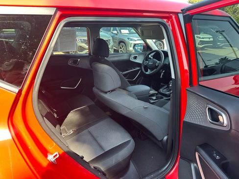 Used 2023 Kia Soul LX FWD image 23