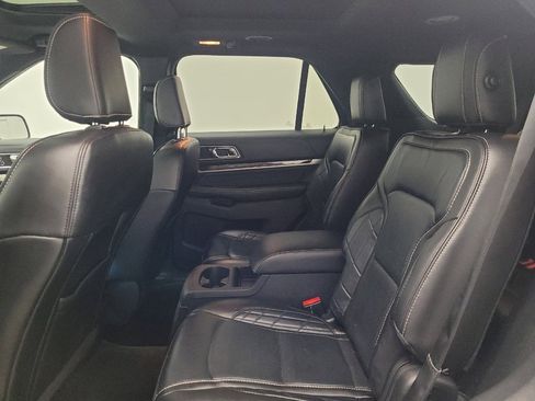 Used 2018 Ford Explorer Platinum AWD/4WD image 18