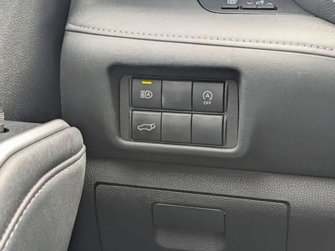 Used 2023 Toyota Highlander XLE image 14