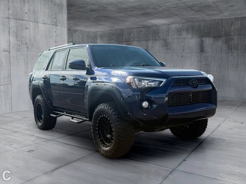 Used 2019 Toyota 4Runner SR5 AWD/4WD image 8