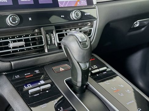 Certified 2022 Porsche Macan AWD/4WD image 19