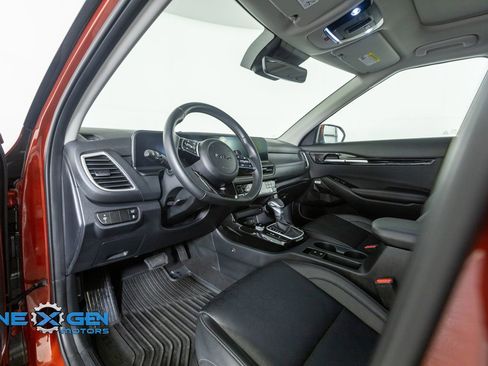 Used 2025 Kia Seltos SX w/ SX Sunroof Package AWD/4WD image 10