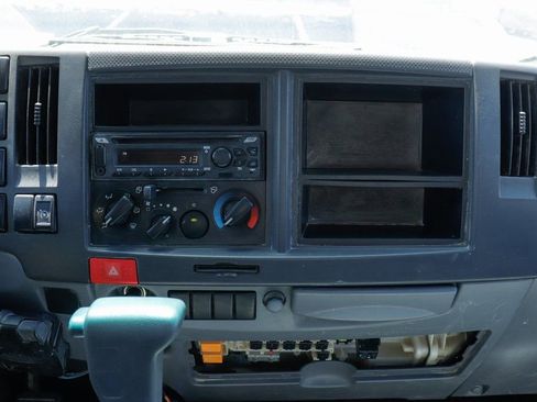 Used 2019 Isuzu NPR RWD image 22