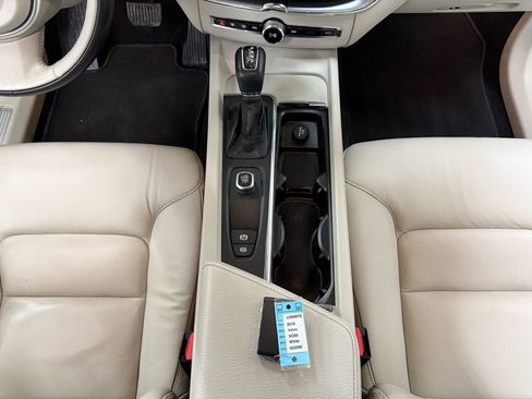 Used 2018 Volvo XC60 T6 Momentum w/ Advanced Package image 27