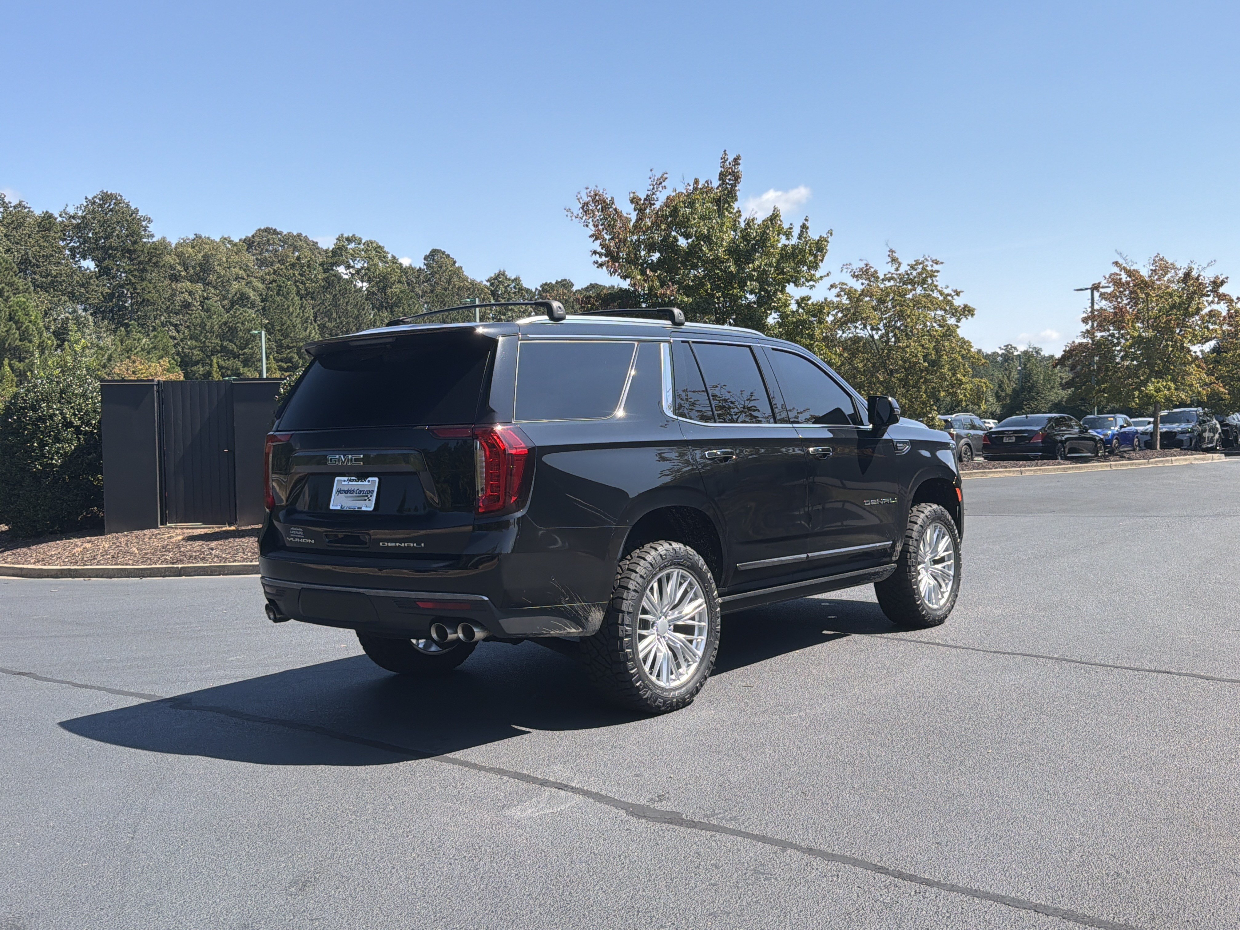 Used 2023 GMC Yukon Denali Ultimate w/ LPO, Floor Liner Package AWD/4WD image 5