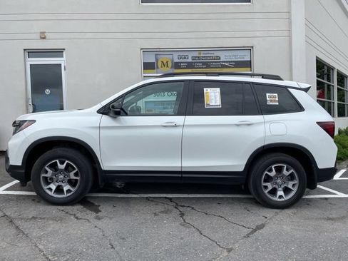 Used 2022 Honda Passport TrailSport image 2
