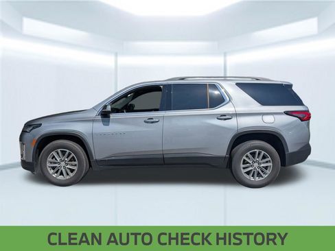 Used 2023 Chevrolet Traverse LT FWD image 2