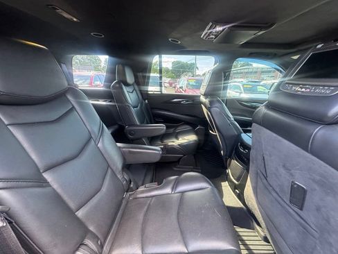 Used 2018 Cadillac Escalade Platinum AWD/4WD image 24