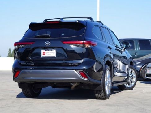 Used 2021 Toyota Highlander Limited FWD image 7