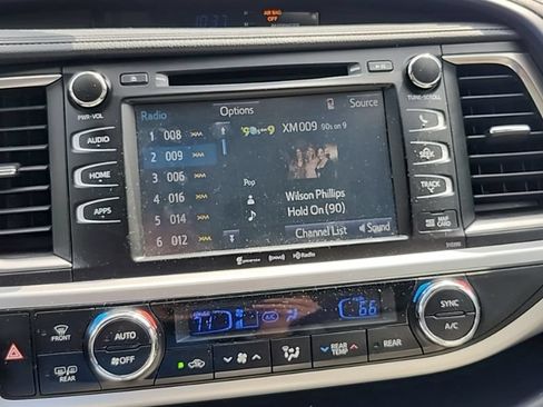 Used 2019 Toyota Highlander XLE AWD/4WD image 11