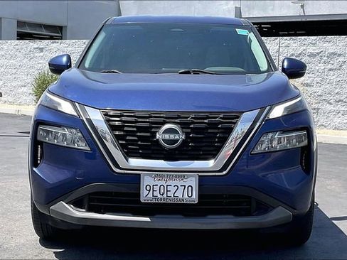 Used 2023 Nissan Rogue SV FWD image 2