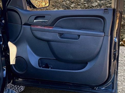 Used 2012 Chevrolet Suburban LS w/ Convenience Package 1 image 18