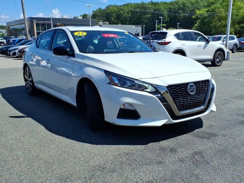 Certified 2022 Nissan Altima 2.0 SR FWD image 3