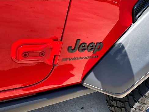 Used 2025 Jeep Wrangler Unlimited Sport AWD/4WD image 23