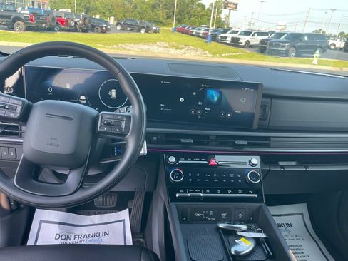 Used 2025 Hyundai Santa Fe Calligraphy AWD/4WD image 15