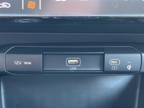 New 2025 Kia Niro SX Touring image 9