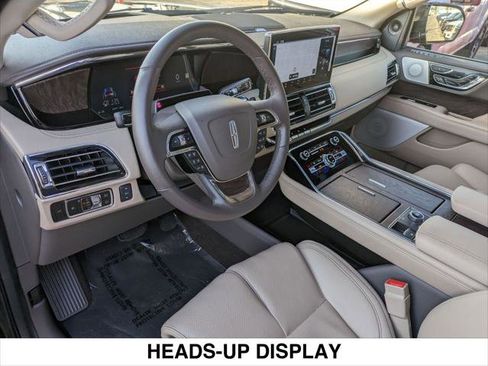 Used 2024 Lincoln Navigator Reserve image 12