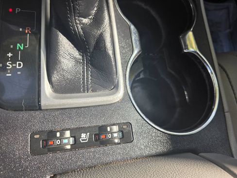 Used 2018 Toyota Highlander Limited w/ Carpet Mat Package (TMS) FWD image 18