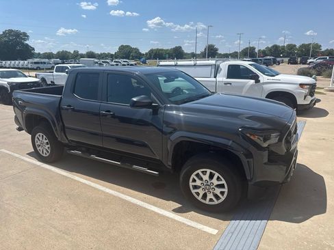Used 2025 Toyota Tacoma SR RWD image 4