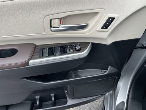 Used 2023 Toyota Sienna Platinum image 15