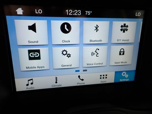 Used 2016 Ford Escape SE w/ Equipment Group 201A FWD image 3