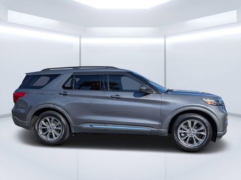 Used 2021 Ford Explorer XLT w/ Equipment Group 202A RWD image 2