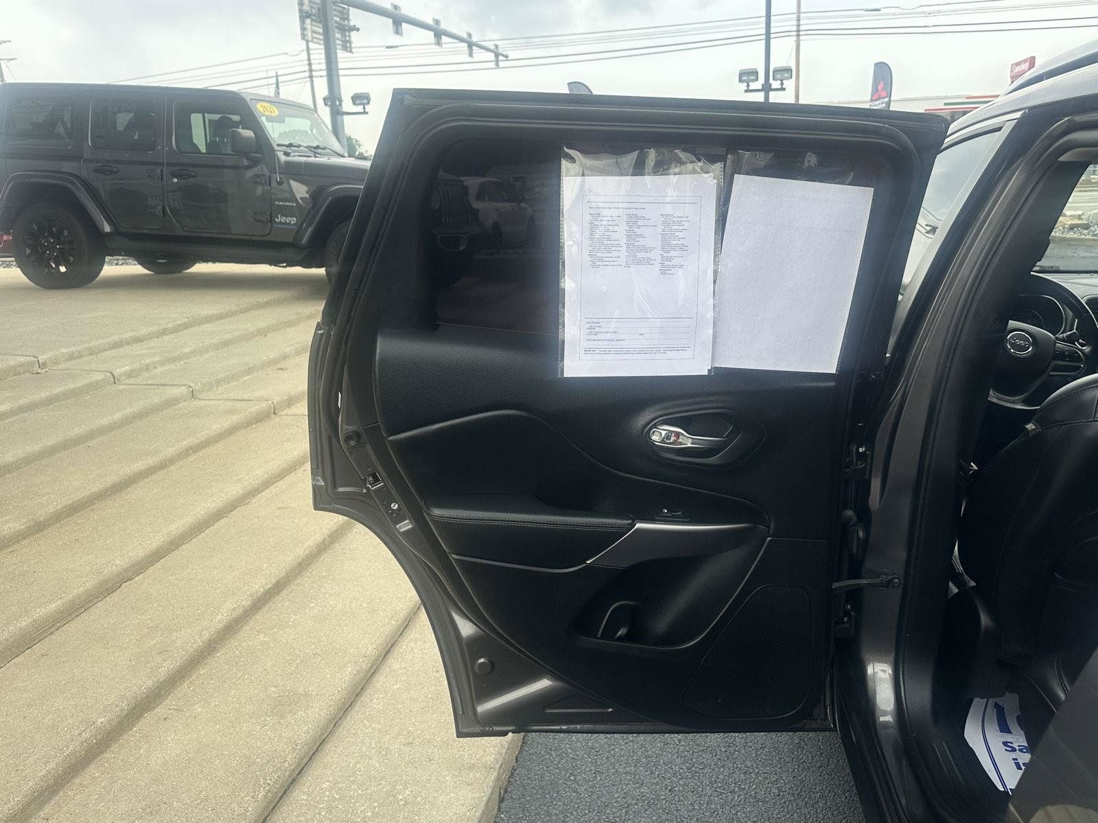 Used 2019 Jeep Cherokee Limited AWD/4WD image 27