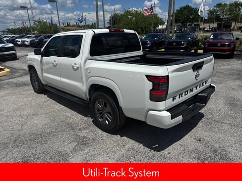 Certified 2025 Nissan Frontier SV w/ SV Convenience Package RWD image 8