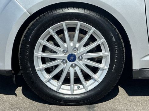 Used 2016 Ford C-MAX Energi SEL w/ Equipment Group 302A FWD image 29