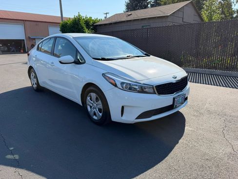 Used 2018 Kia Forte LX FWD image 3