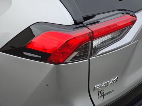 Used 2023 Toyota RAV4 SE image 40