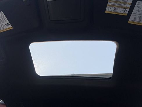 Used 2017 Ford Explorer XLT w/ Equipment Group 202A AWD/4WD image 24
