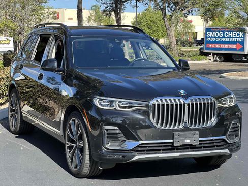 Used 2022 BMW X7 xDrive40i w/ Premium Package image 8